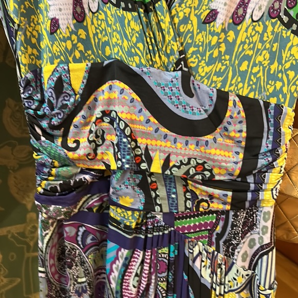 Etro cocktail dress. 92% Viscose 8% Elastin SZ42 double lined. Gorgeous colors - Picture 4 of 10